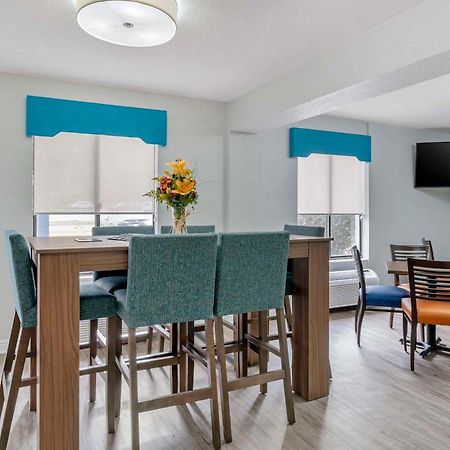 Clarion Pointe Hotel Jasper Bagian luar foto