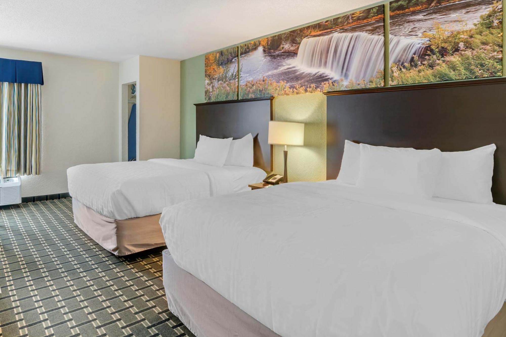 Clarion Pointe Hotel Jasper Bagian luar foto
