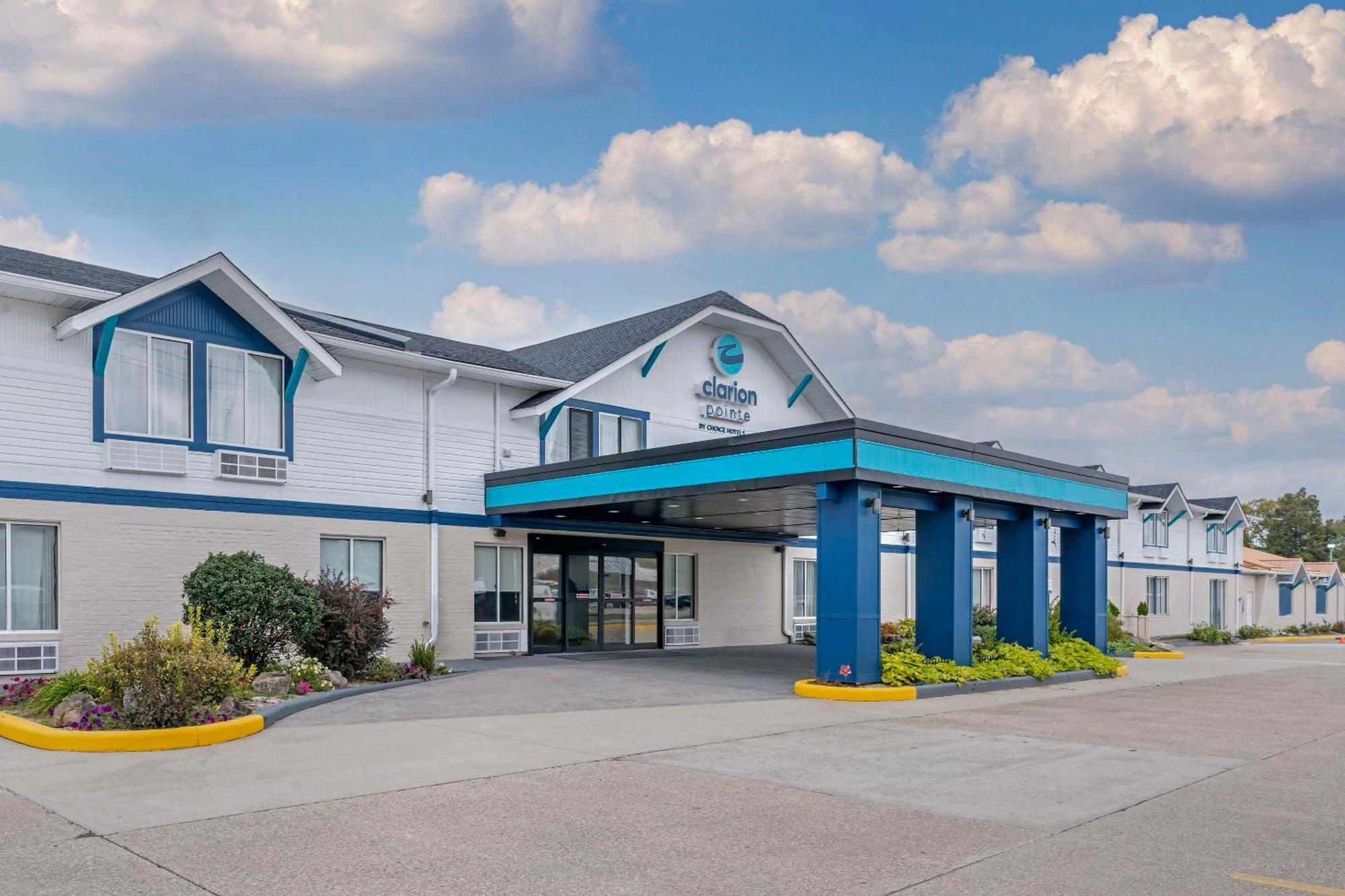 Clarion Pointe Hotel Jasper Bagian luar foto
