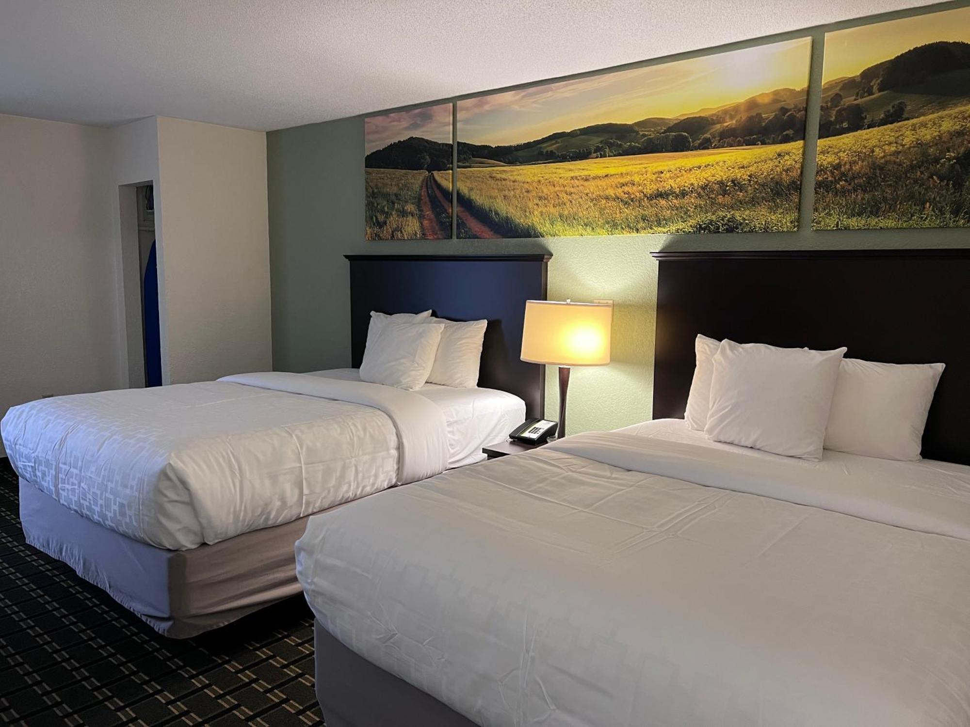 Clarion Pointe Hotel Jasper Bagian luar foto