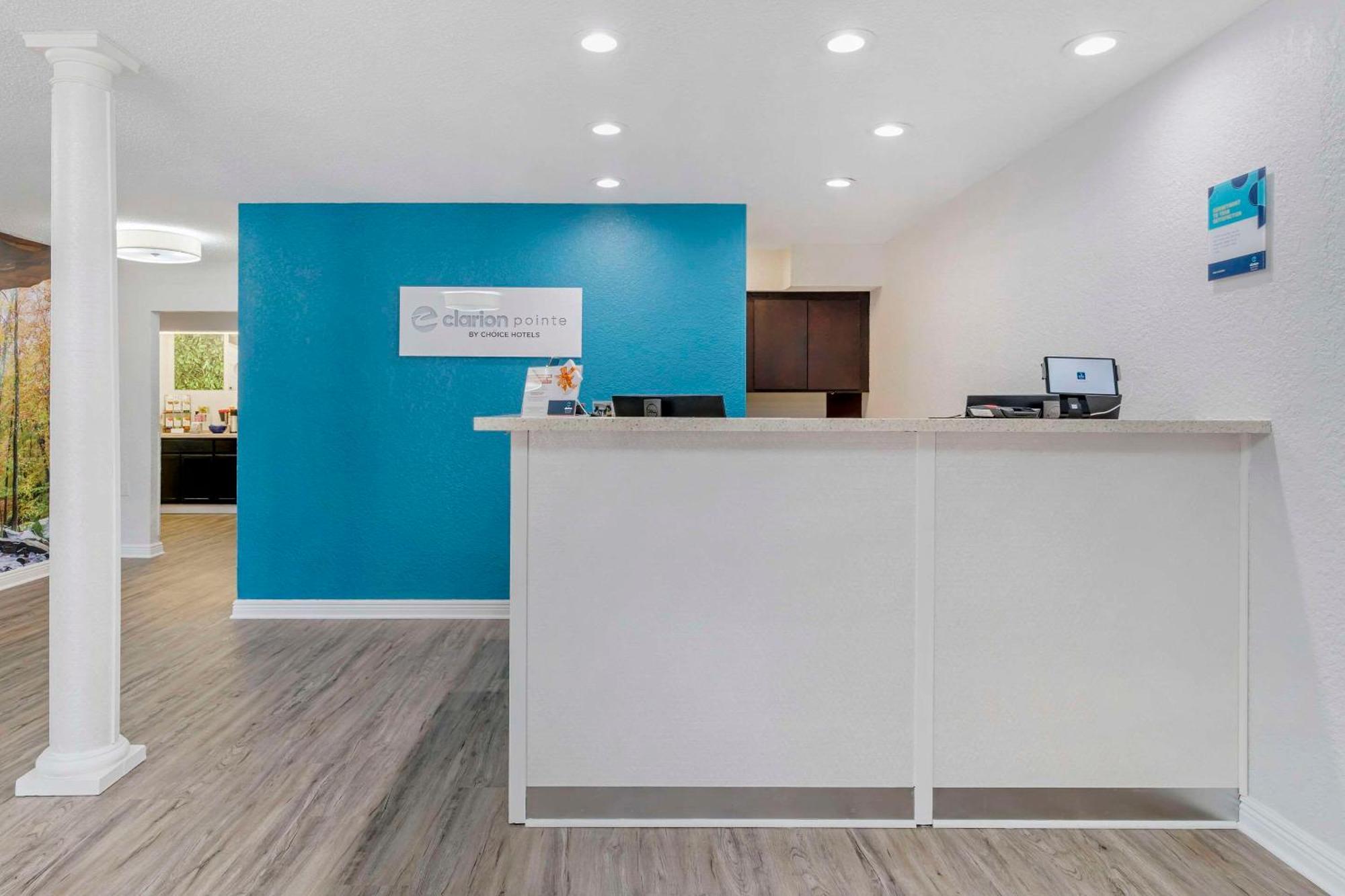 Clarion Pointe Hotel Jasper Bagian luar foto