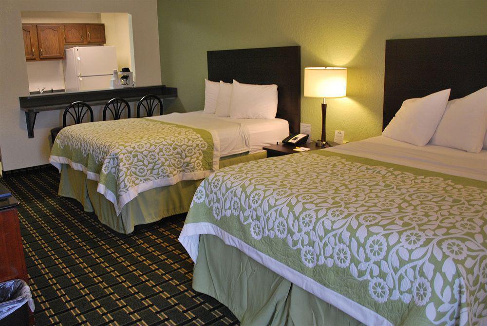 Clarion Pointe Hotel Jasper Bagian luar foto